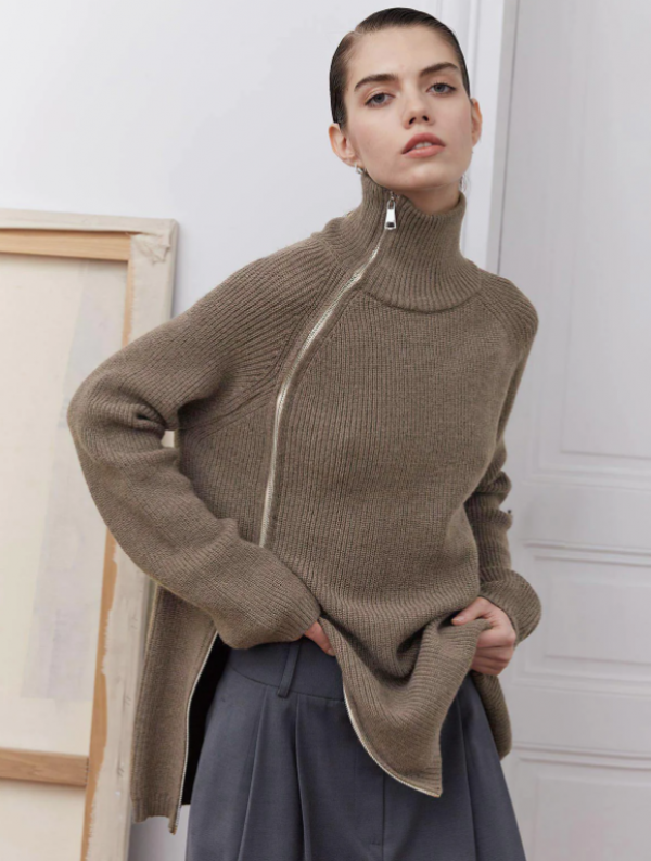 Sweater dengan Aksen Ritsleting di Sisi